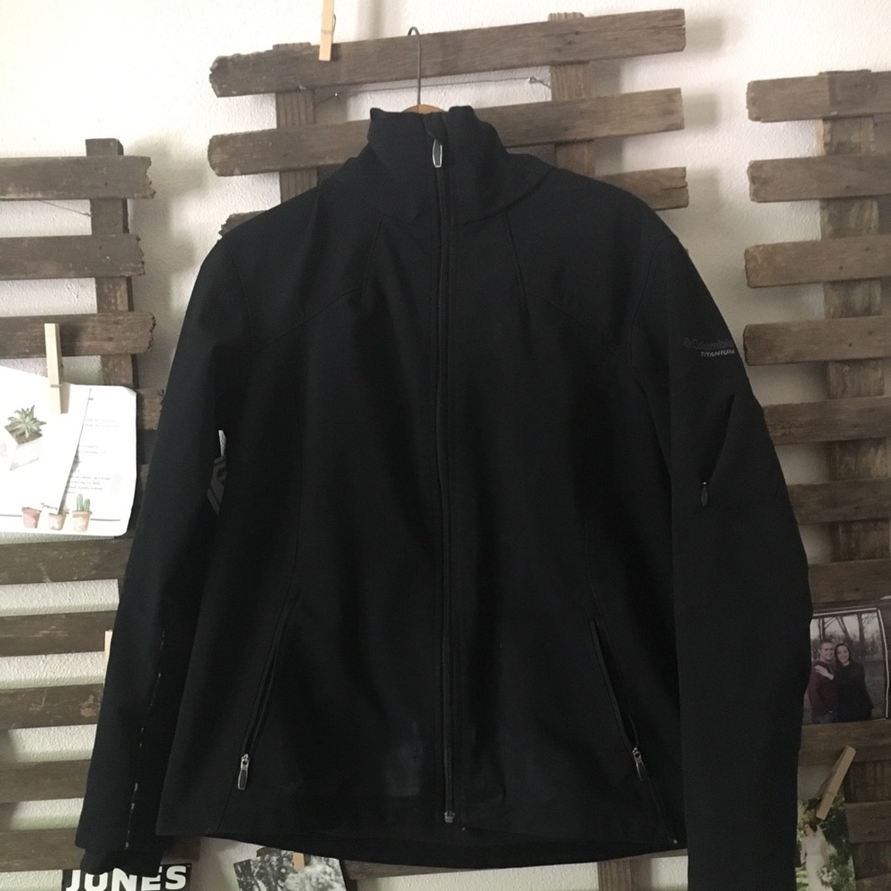 Black women’s Columbia Omni shield jacket